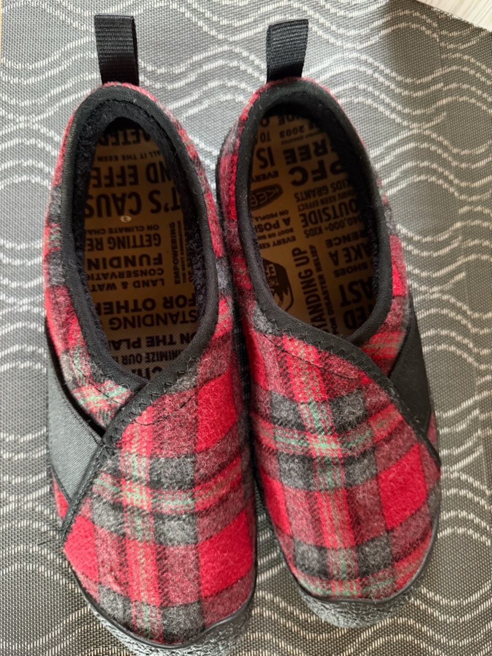 Keen Howser Slip-On Red Plaid Wrap Toe Shoes Slipper Womens Size 8 - Picture 7 of 9